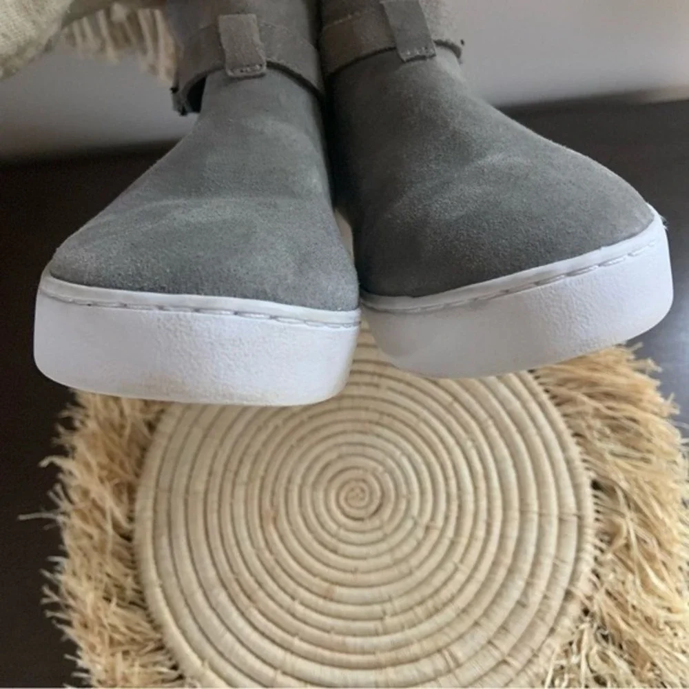 VIONIC Women's Mitzi High Top Sneakers Weather Resistant Gray Suede Size 6